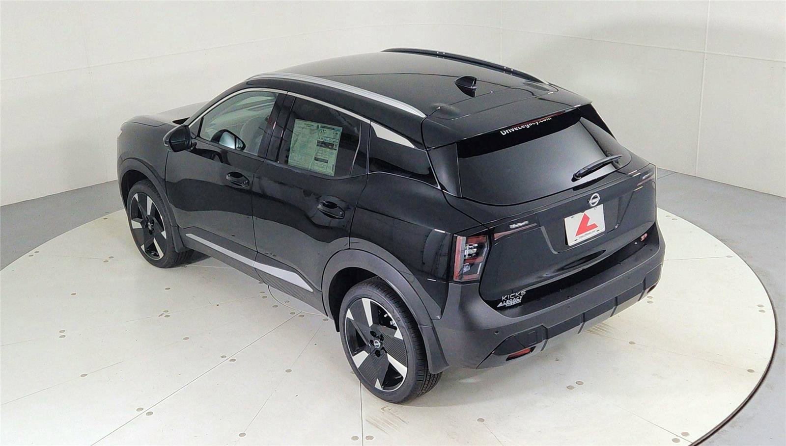 Used 2025 Nissan Kicks SR FWD image 21