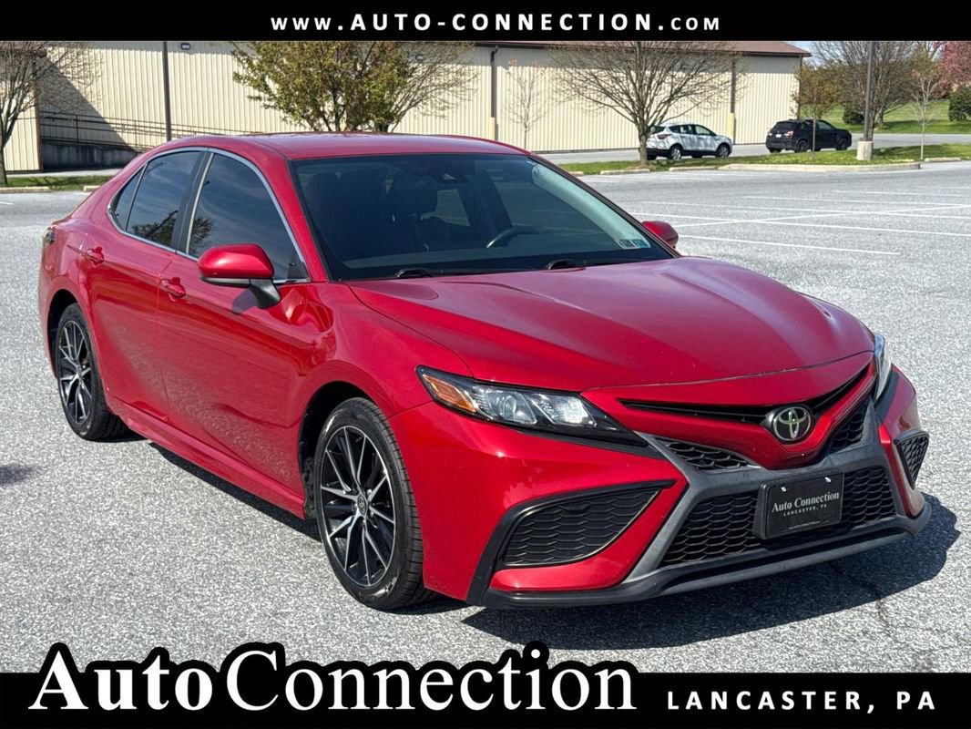 Used 2021 Toyota Camry SE FWD image 1