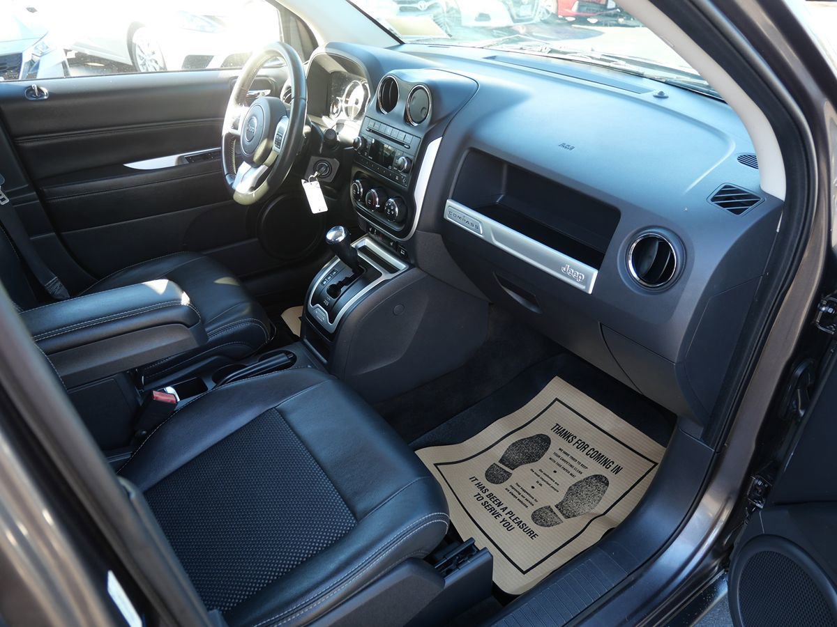 Used 2017 Jeep Compass Latitude image 16