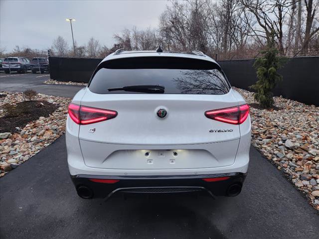 Used 2024 Alfa Romeo Stelvio Veloce image 4