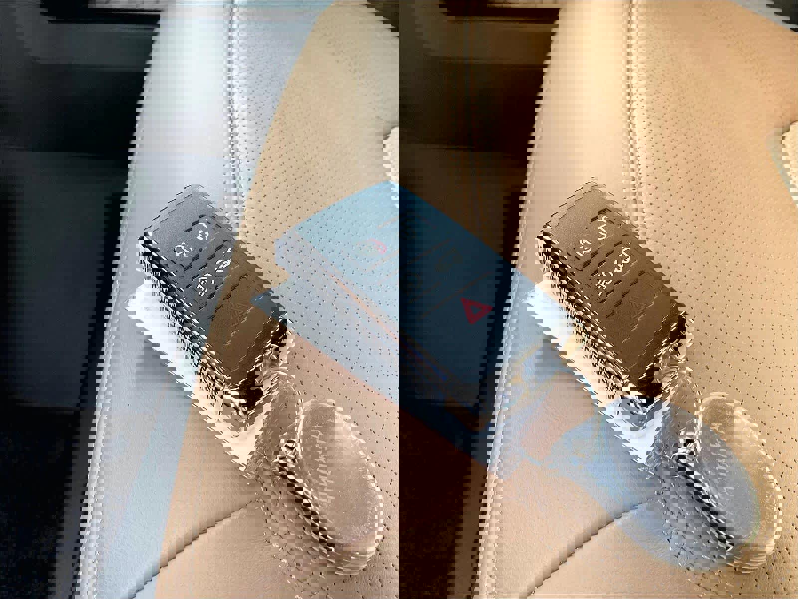 Used 2025 Land Rover Defender 130 X-Dynamic SE image 12