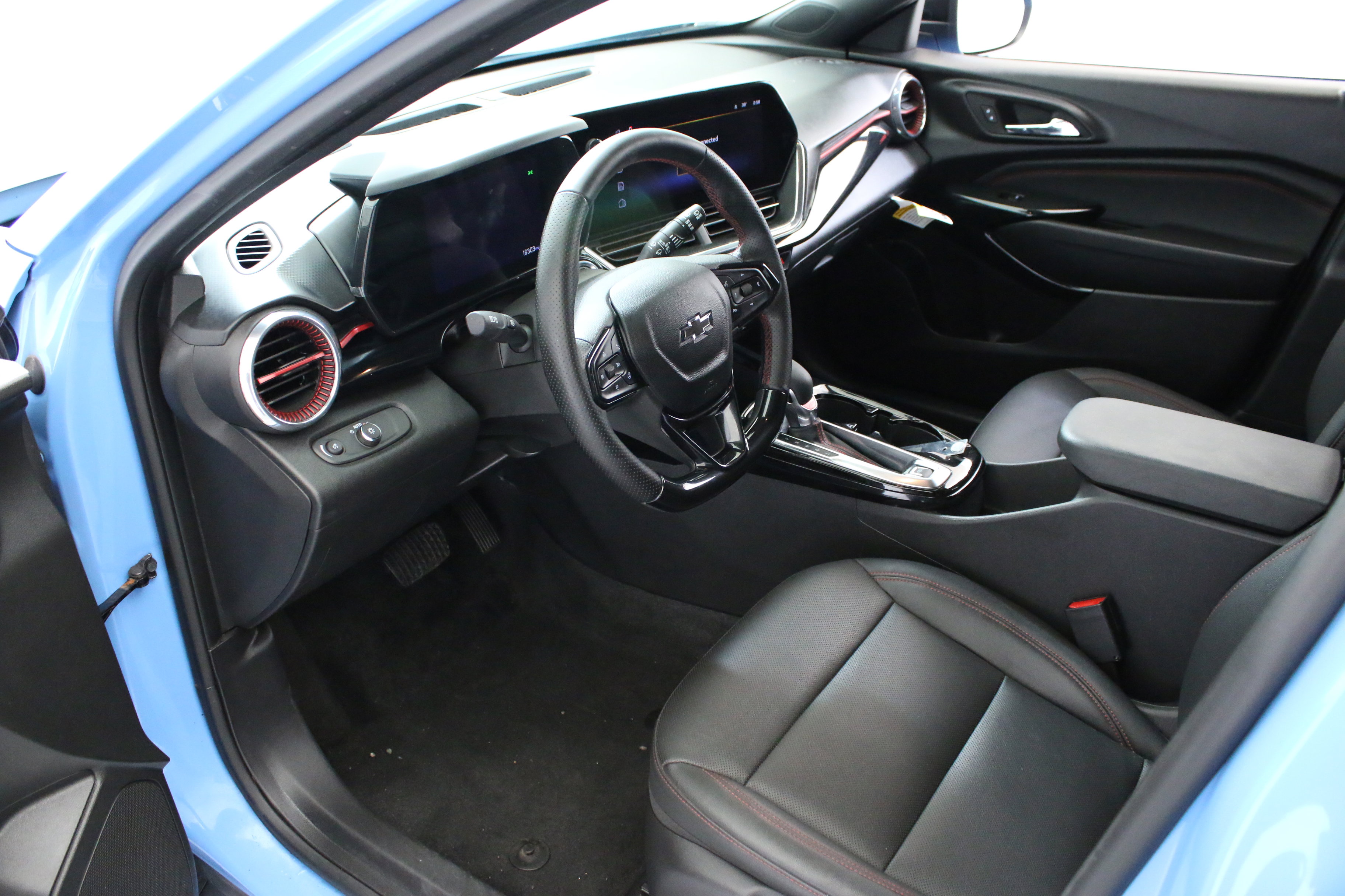 Certified 2024 Chevrolet Trax RS FWD image 23