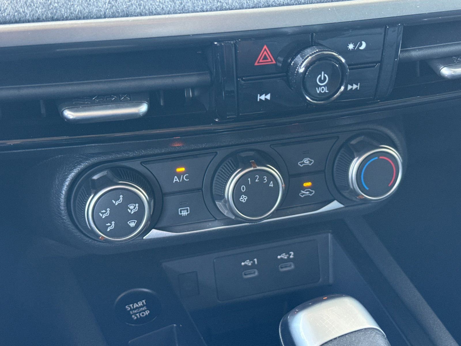 Used 2025 Nissan Kicks SV FWD image 19