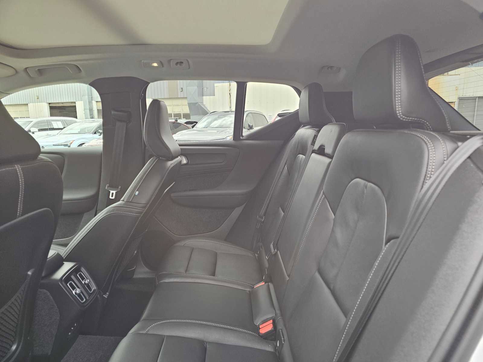Used 2025 Volvo XC40 B5 Core w/ Protection Package Premier image 17