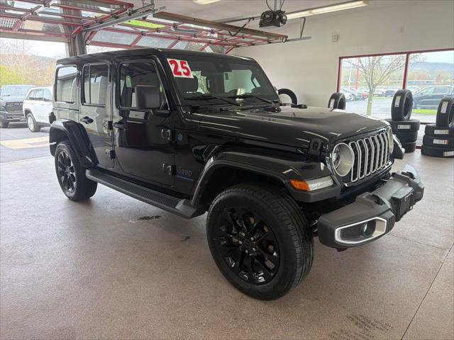 Certified 2025 Jeep Wrangler Unlimited Sahara AWD/4WD image 1