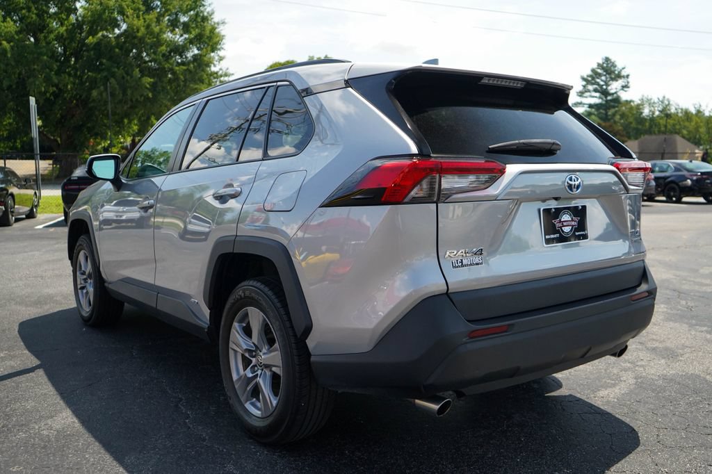 Used 2023 Toyota RAV4 LE AWD/4WD image 3