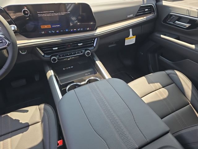 New 2025 Chevrolet Suburban High Country AWD/4WD image 10
