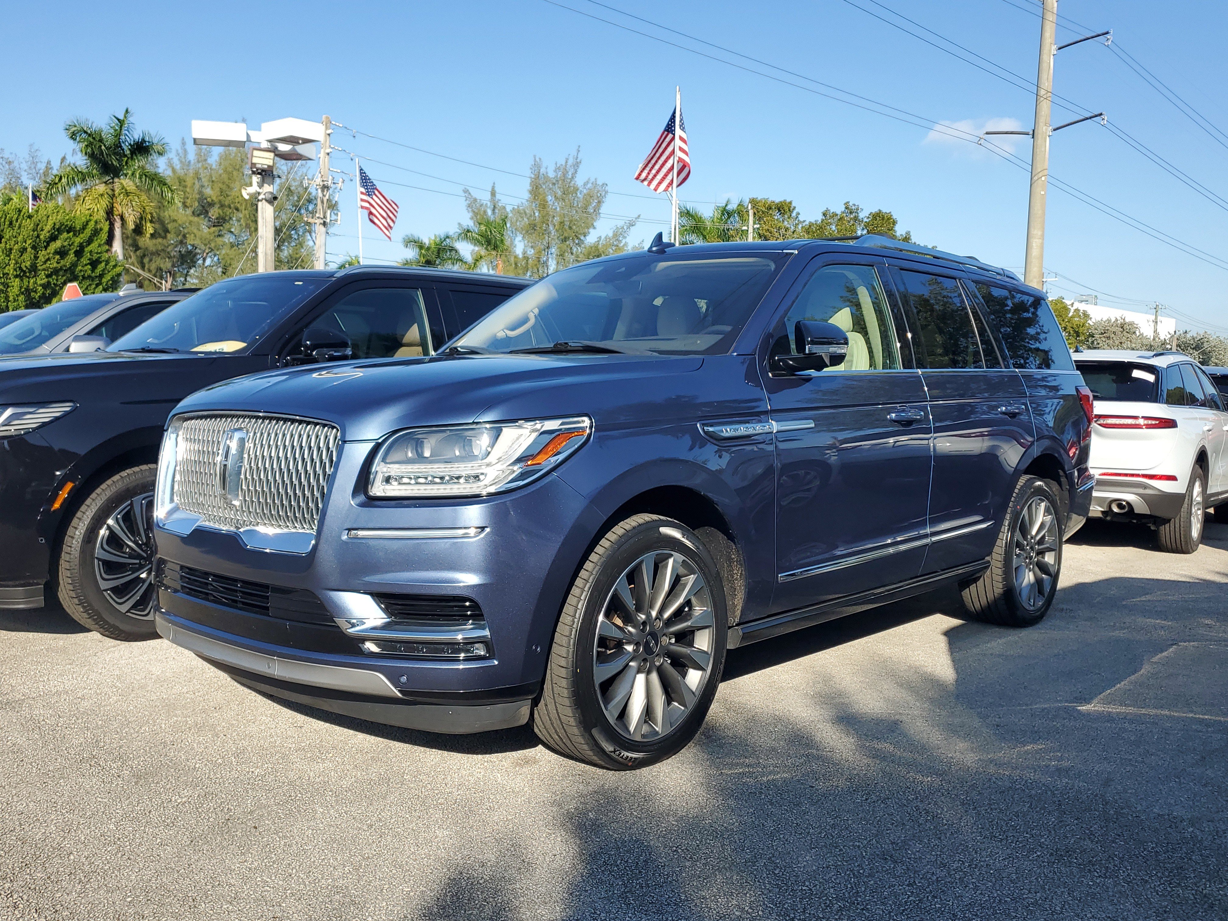 Used 2020 Lincoln Navigator Reserve w/ Luxury Package image 3