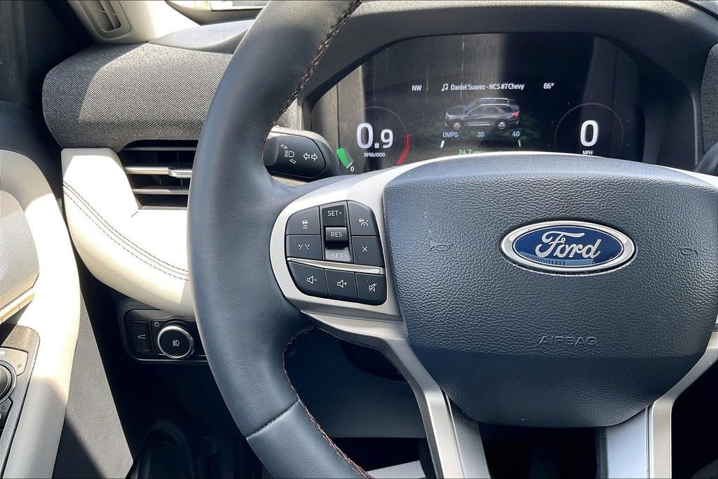 Used 2025 Ford Explorer Active w/ Active Comfort Package RWD image 17