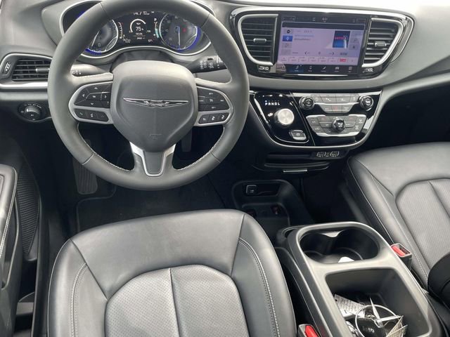 Used 2025 Chrysler Pacifica Select FWD image 13