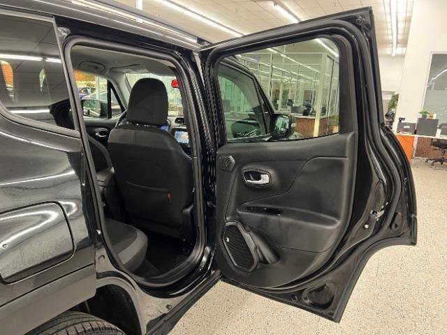 Used 2019 Jeep Renegade Trailhawk w/ Cold Weather Group II AWD/4WD image 29