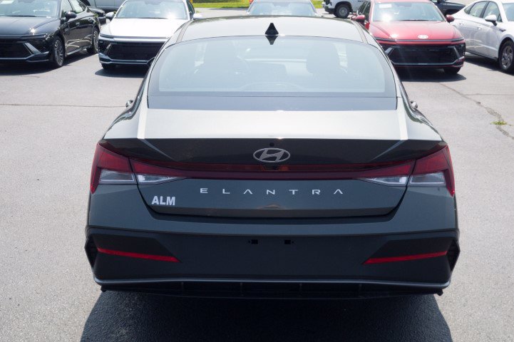 New 2026 Hyundai Elantra SE FWD image 6