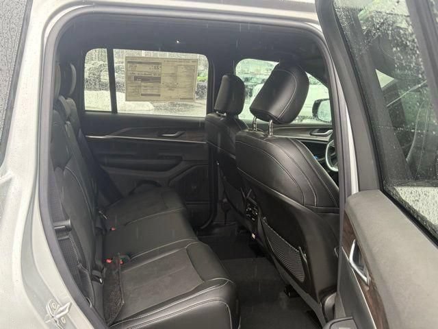 New 2026 Jeep Grand Cherokee Altitude AWD/4WD image 31