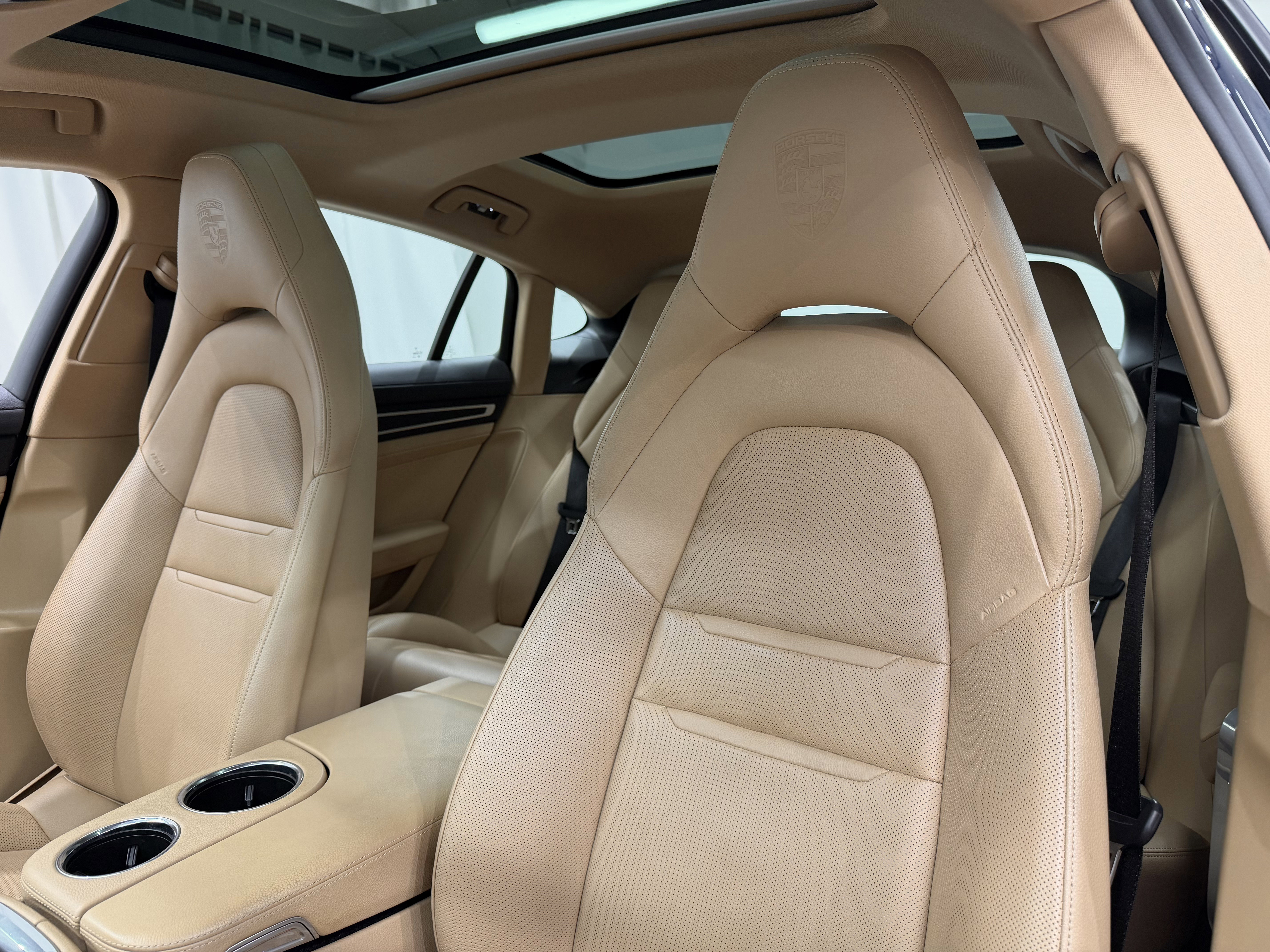 Certified 2023 Porsche Panamera 4 Platinum Edition image 5