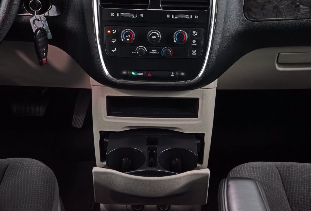 Used 2018 Dodge Grand Caravan SE w/ UConnect Hands-Free Group FWD image 31