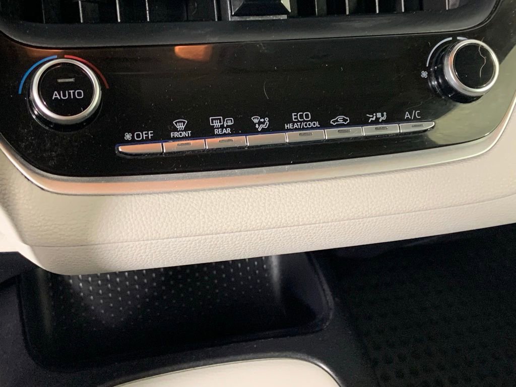 Used 2021 Toyota Corolla LE image 13