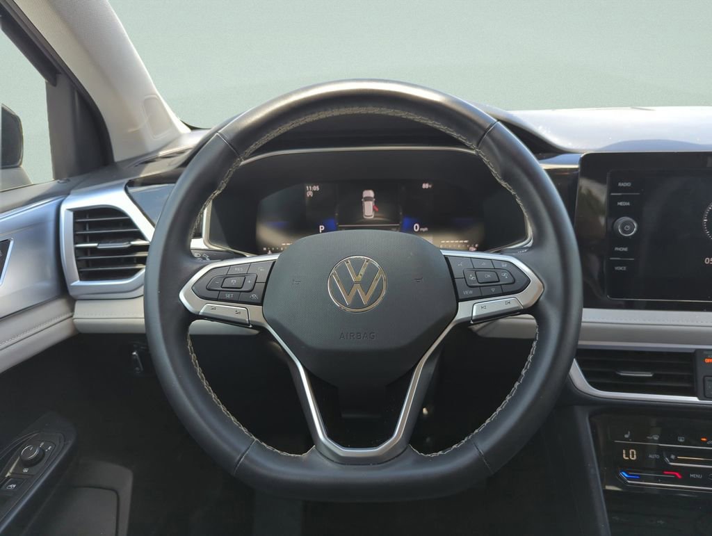 Used 2025 Volkswagen Taos SE FWD image 21