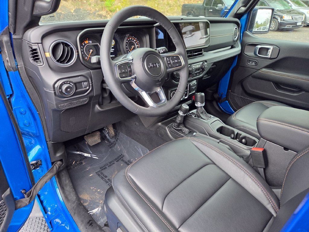 Used 2026 Jeep Wrangler Unlimited Sahara w/ Safety Group AWD/4WD image 11