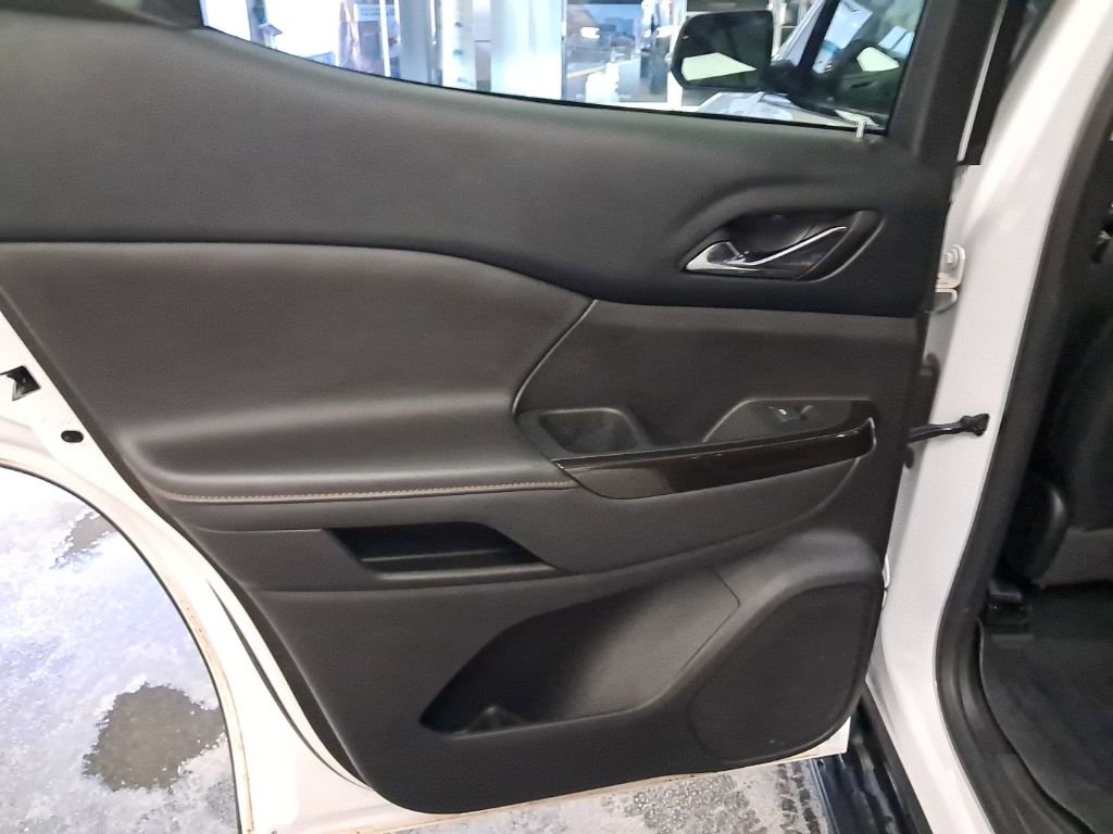 Used 2022 GMC Acadia AT4 w/ Technology Package image 20