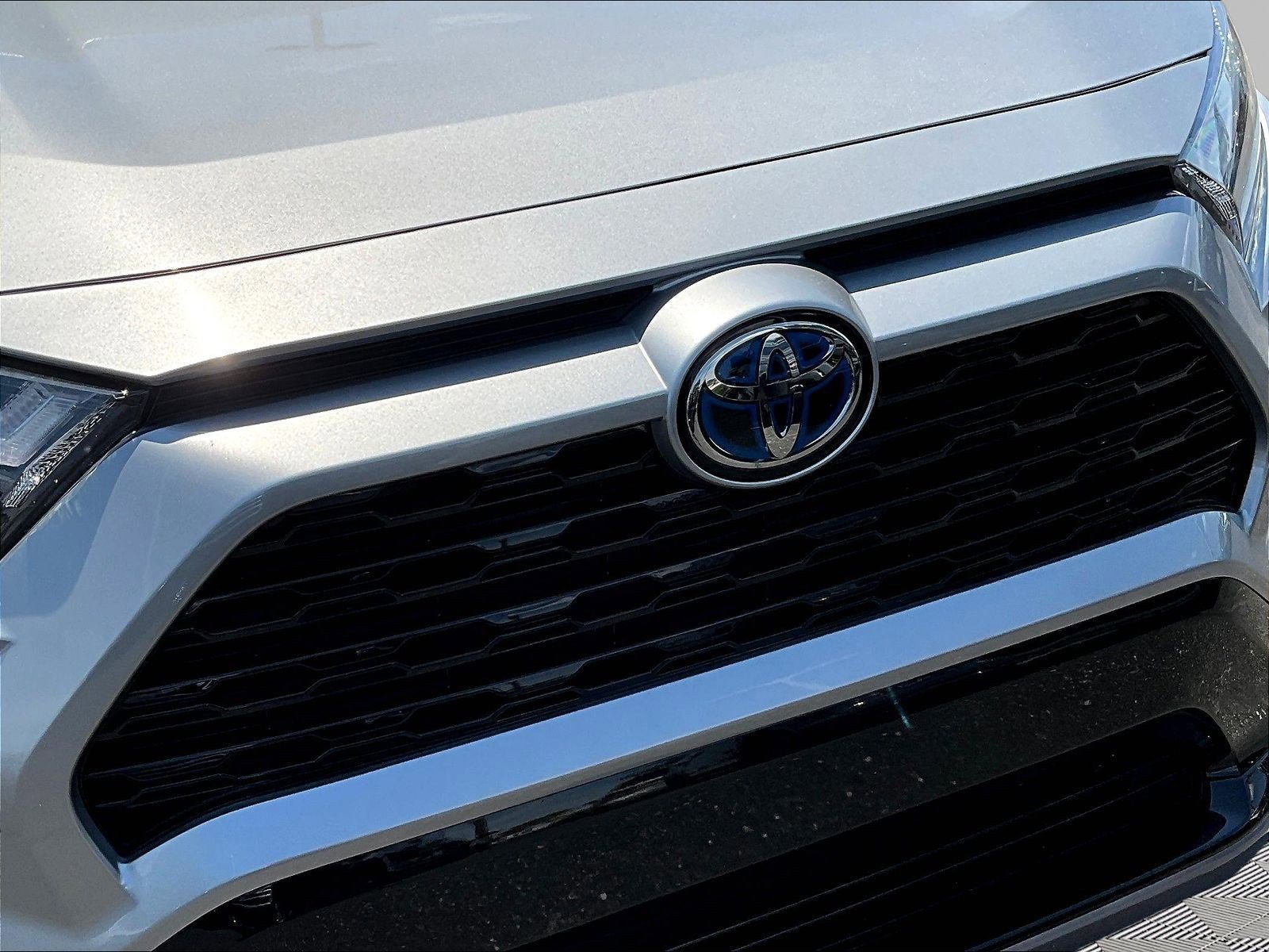Used 2023 Toyota RAV4 SE AWD/4WD image 32