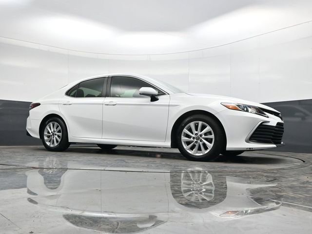 Used 2022 Toyota Camry LE image 24