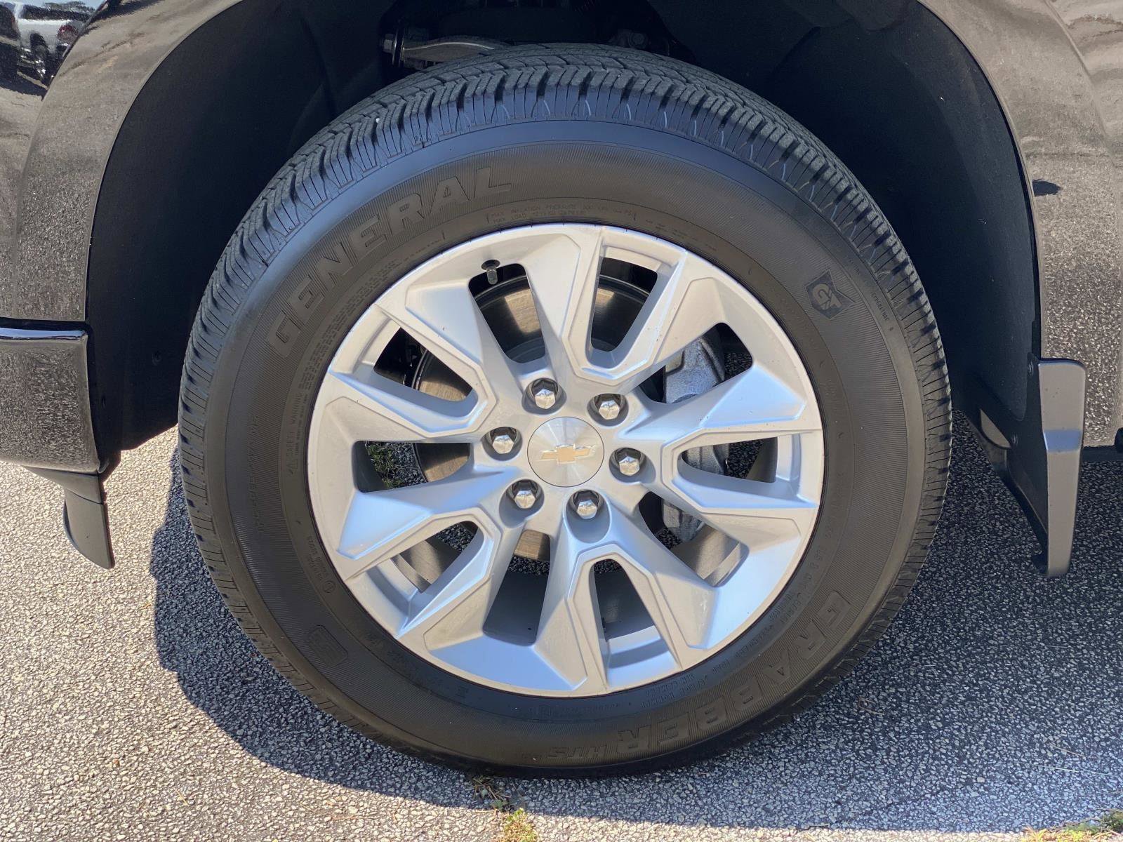 Used 2024 Chevrolet Silverado 1500 Custom image 13