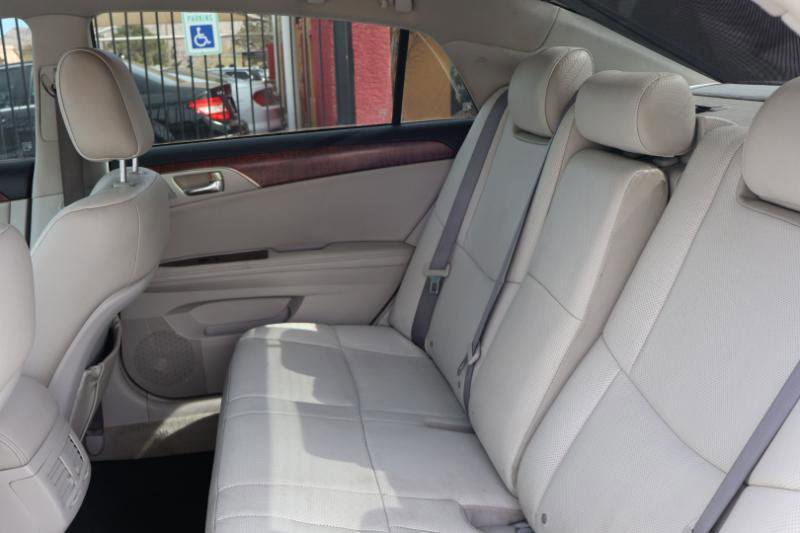 Used 2011 Toyota Avalon Limited FWD image 21