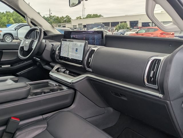 Used 2025 Ford Expedition Platinum AWD/4WD image 34