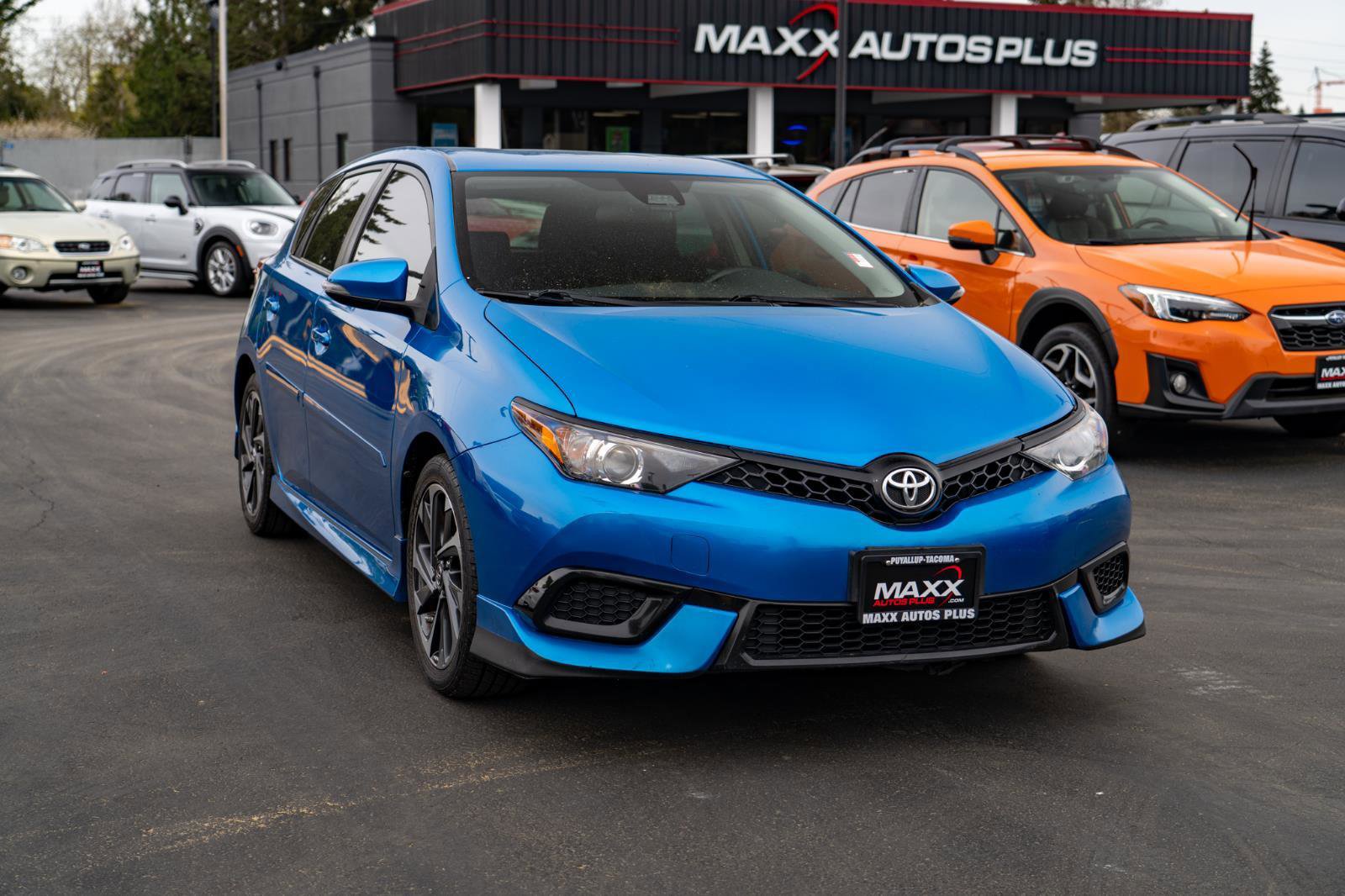Used 2018 Toyota Corolla iM w/ All-Weather Mat Package FWD image 2