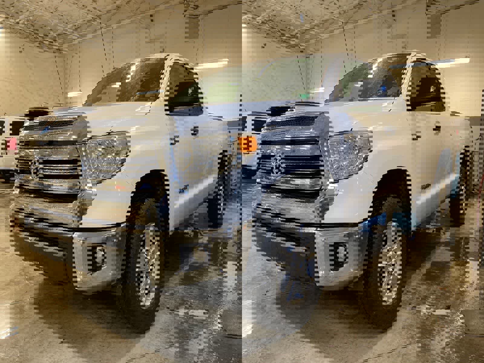 Used 2016 Toyota Tundra SR5 image 1