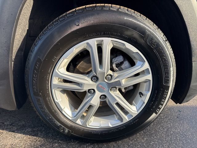 Used 2023 GMC Terrain SLE w/ Driver Convenience Package image 32