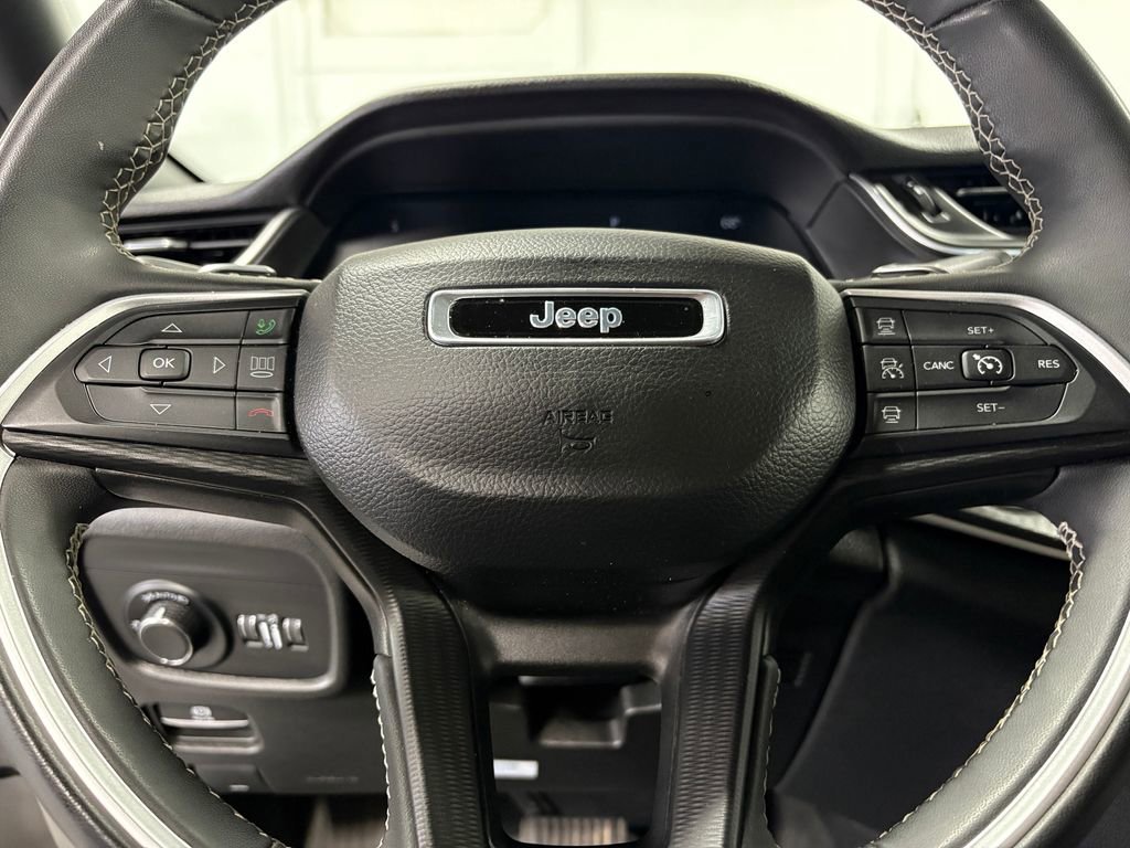 Used 2023 Jeep Grand Cherokee Altitude AWD/4WD image 14