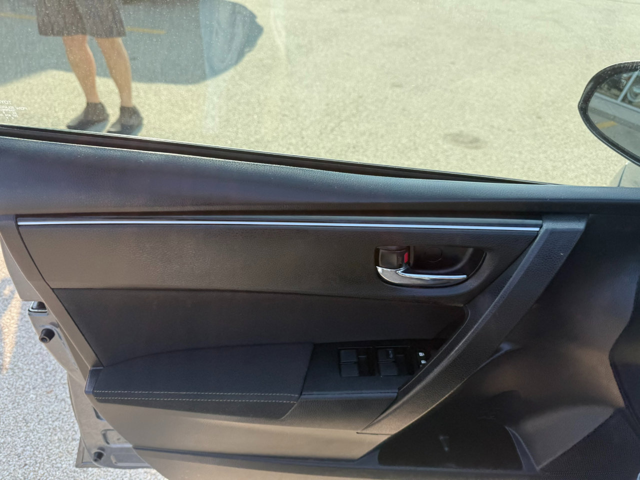 Used 2019 Toyota Corolla LE image 4