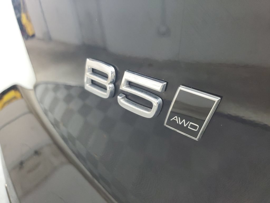 Used 2025 Volvo XC40 B5 Plus AWD/4WD image 9