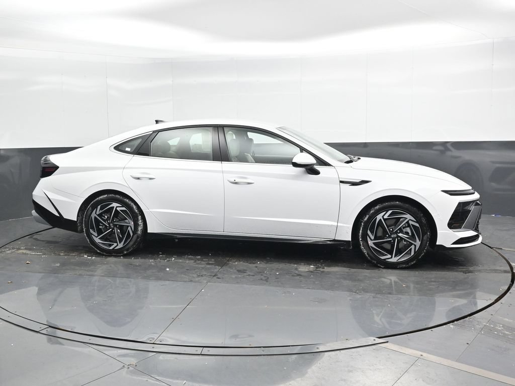 New 2026 Hyundai Sonata SEL FWD image 3