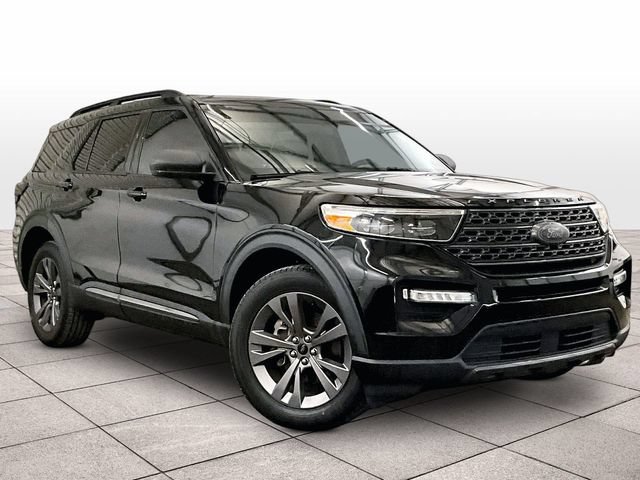 Used 2021 Ford Explorer XLT w/ Equipment Group 202A AWD/4WD image 2