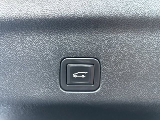 Used 2025 Chevrolet Suburban LT image 28