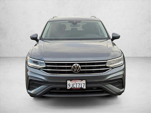 Used 2023 Volkswagen Tiguan SE w/ Panoramic Sunroof Package image 2