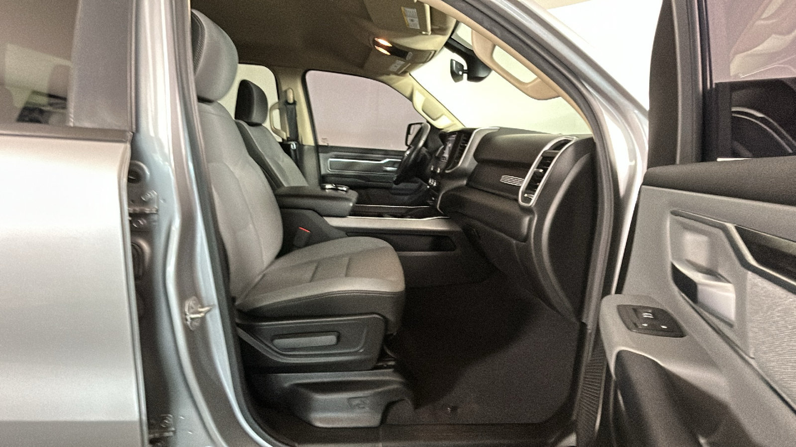 Used 2019 RAM 1500 Big Horn RWD image 36