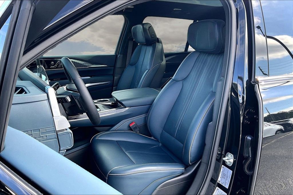 Used 2025 Cadillac Escalade IQ Luxury 2 w/ LPO, Premium Carpet Package AWD/4WD image 21