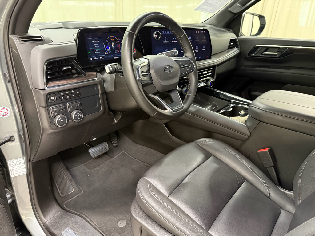 Used 2025 Chevrolet Suburban Z71 AWD/4WD image 31