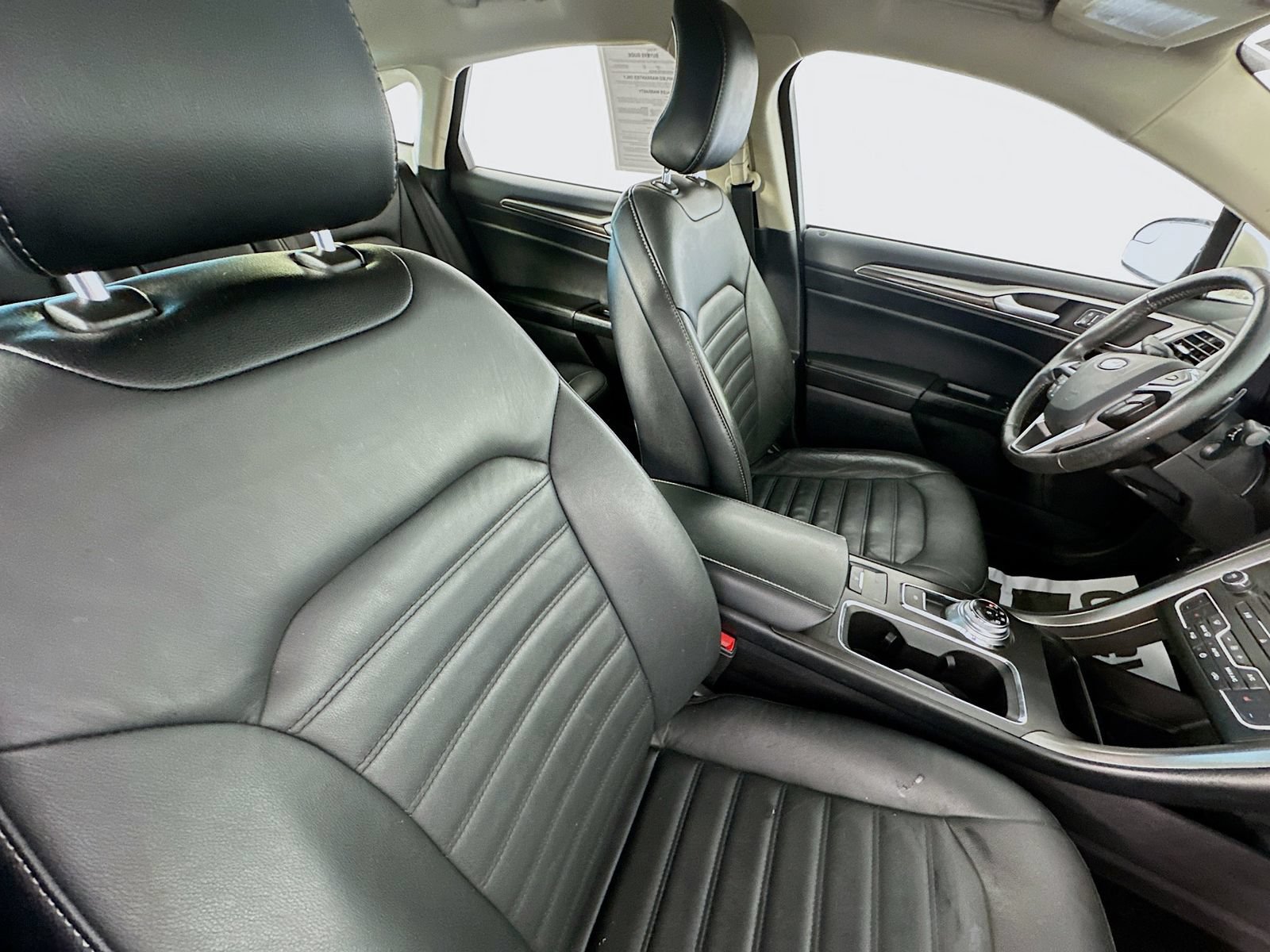Used 2017 Ford Fusion SE w/ Fusion SE Technology Package FWD image 26