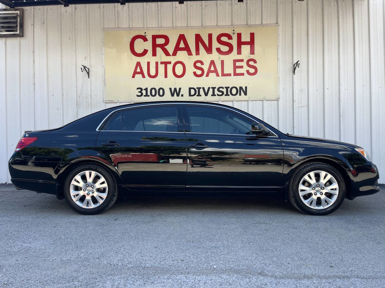 Used 2008 Toyota Avalon XLS image 2