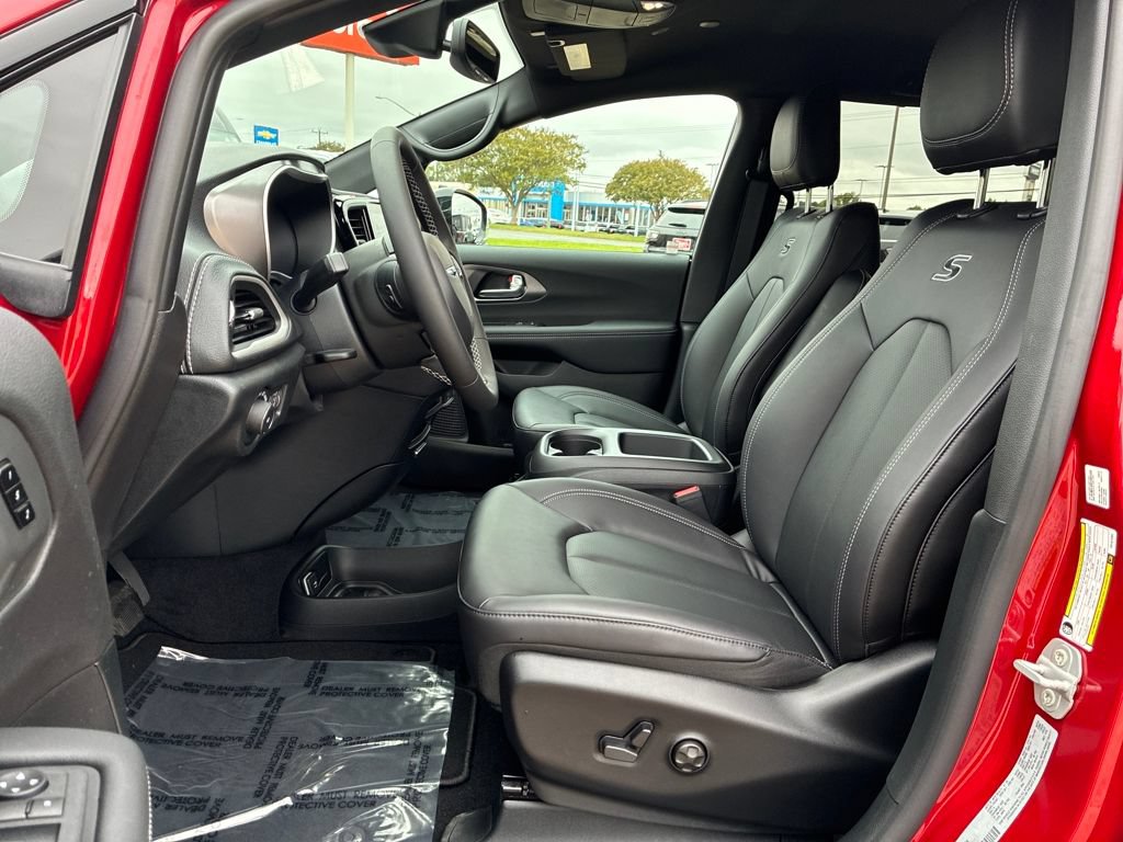New 2026 Chrysler Pacifica Select w/ S Appearance Package FWD image 10