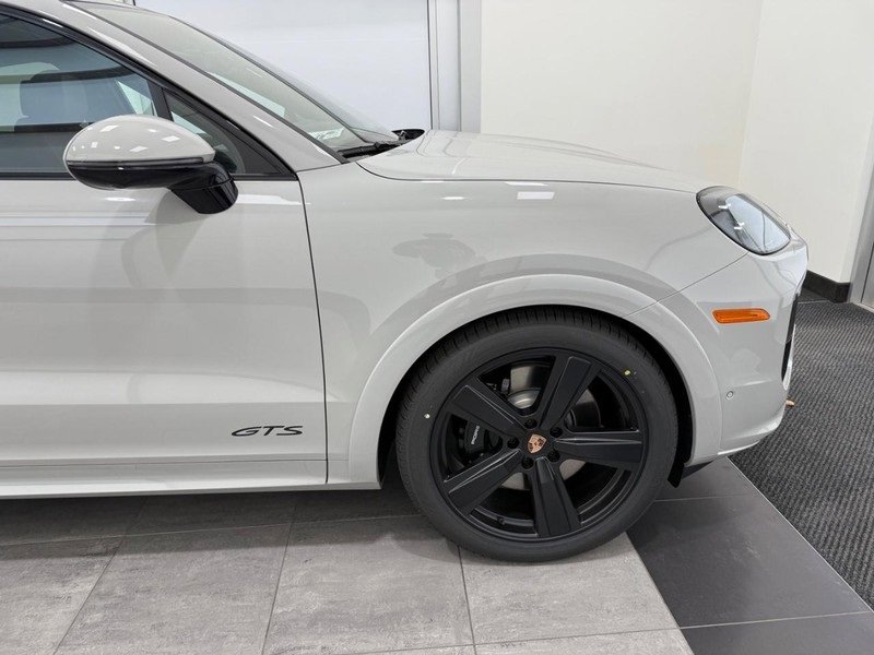 New 2026 Porsche Cayenne GTS image 10