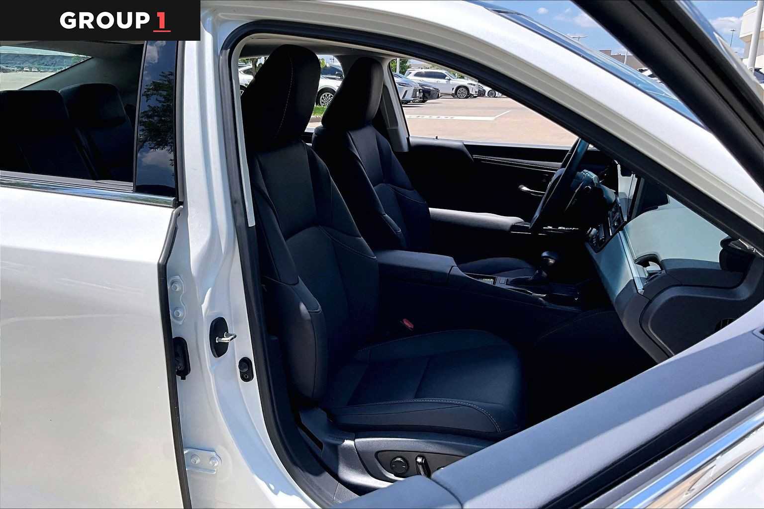 Used 2025 Lexus ES 350 w/ Premium Package FWD image 8