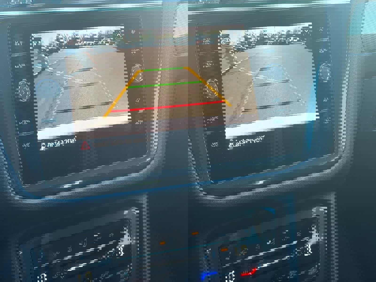 Used 2022 Volkswagen Tiguan SE image 24