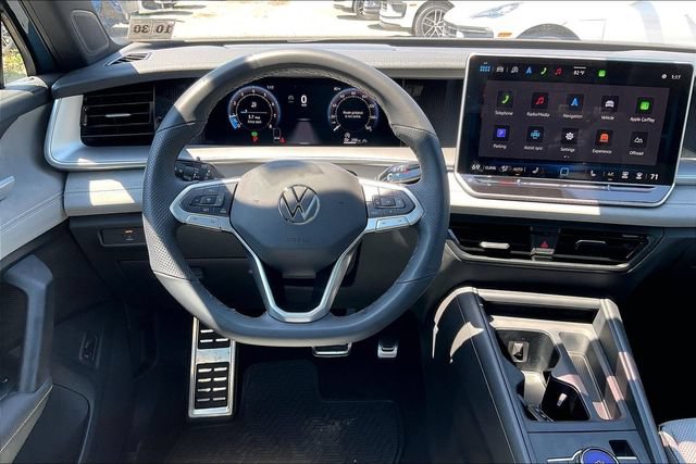 Used 2025 Volkswagen Tiguan SE R-Line AWD/4WD image 5