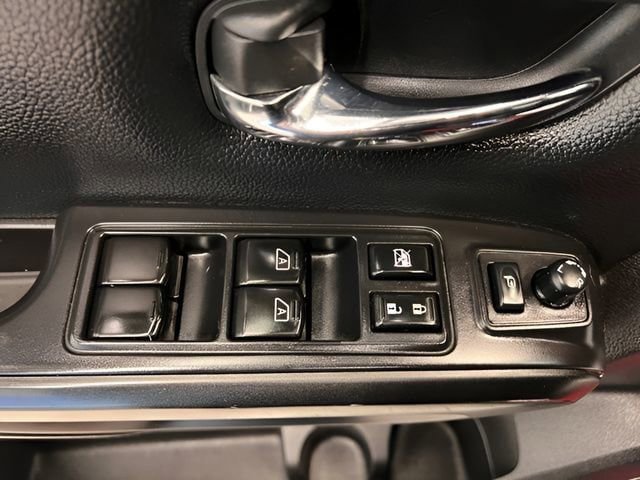 Used 2021 Nissan Titan PRO-4X w/ Pro-4x Convenience Package AWD/4WD image 16
