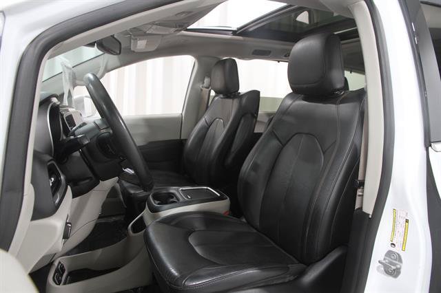 Used 2020 Chrysler Pacifica Touring-L Plus FWD image 5